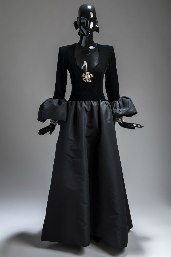 vestido negro givenchy