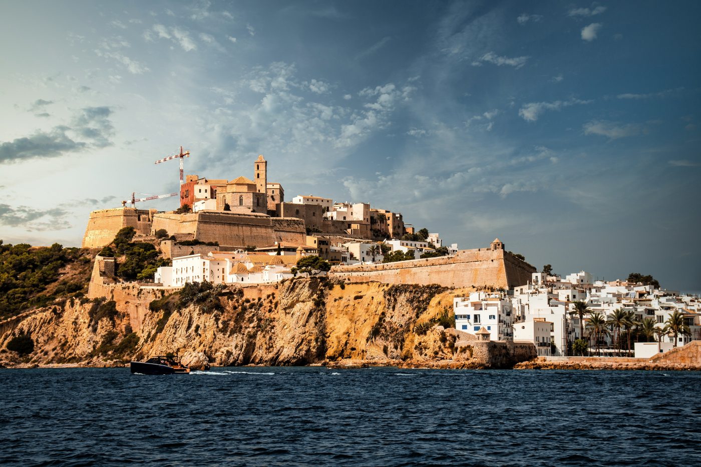 Ibiza ofrece nuevas experiencias para quienes buscan descanso frente al mar